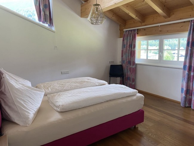 Schlafzimmer 1 mit Doppelbett