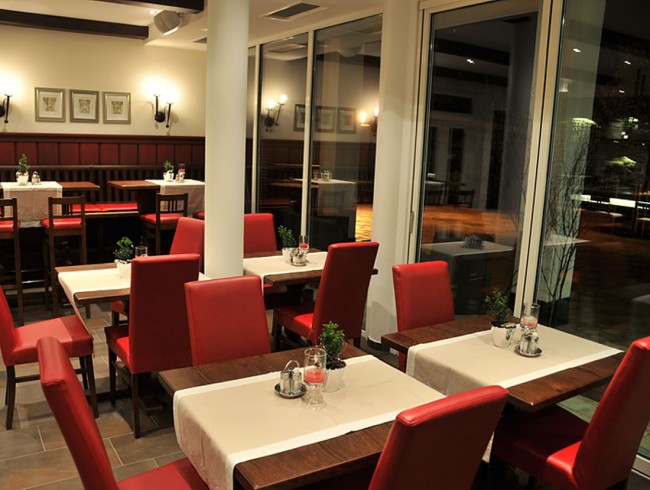 Fronte Monte Bar mit Glasfront